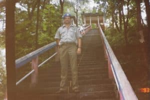 09-12-2020_21054 SCHODY DO ŚWIĄTYNI W POBLIŻUKRATIE MA TAKZWANE PIERWSZE PIĘTRO