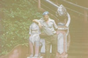 09-12-2020_21263 PRZY SCHODACH DO ŚWIĄTYNI W POBLIŻU KRATIE