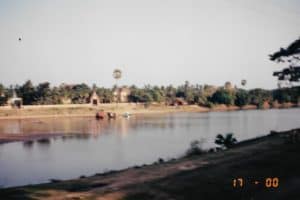 09-12-2020_21281 PURSAT MYCIE SAMOCHODÓW W RZECE