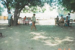 09-12-2020_21314 WIDOK NA NASZE NAMIOTY OD STRONY KAMPÓW TAK PO NASZYM TERENIE KĘCĄ SIĘ KAMBODŻAŃCZYCY