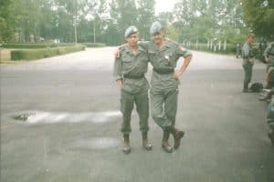 6 lipca 1992, wylot 2 grupy. Ostatnie wspólne zdjęcie z moim serdecznym kolegą z Lublińca- Benkiem.Spotkamy się za 6 m-cy....