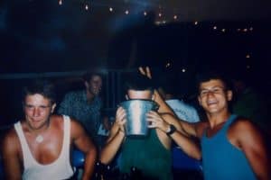 A to mały wypad z kolegami na drinka XXL w knajpce w Kratie