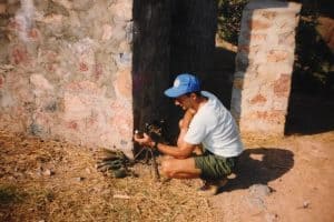 Gdzies na trasie z Pursatu do Batanbank - schron przy drodze z amerykańskim możdzierzem z czasów wojny wietnamskiej