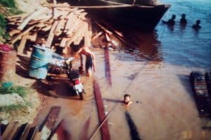 Poranna kompiel małego Helołka woda czysty kryształ prawie jak Żywiecki potok