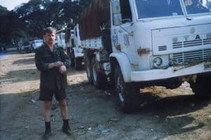 Powinienem tu być. Kierowałem pierwszym autem z Kadrą (Dysponent bodajże Staniec). Mieliśmy bardzo dobry czas przejazdu z Phnom Pen.