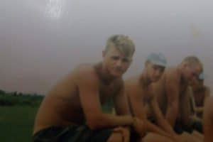 Z Bartoszkiem i Gołym .Przerwa przy naprawie mostu.