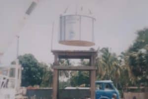 montaż zbiornika w stacji uzdatniania wody w bazie w Kratie