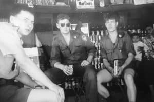 wyjście na miasto z kumplami.